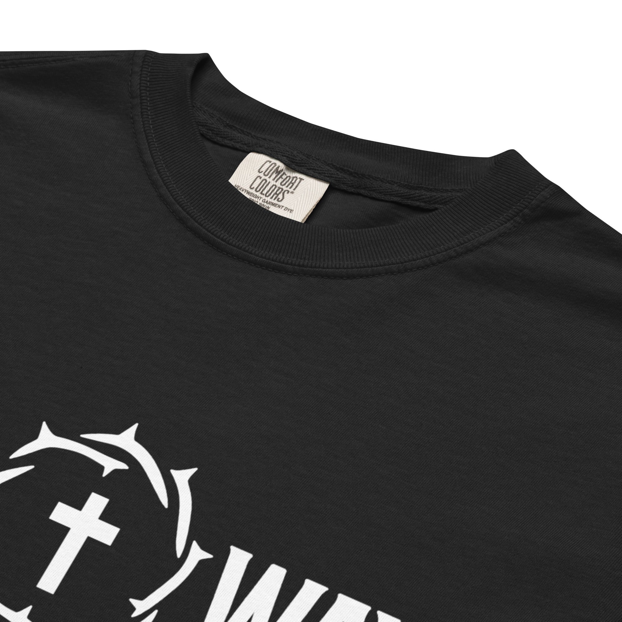 Image of Close-up of the neckline and collar on the One Way heavyweight t-shirt in black